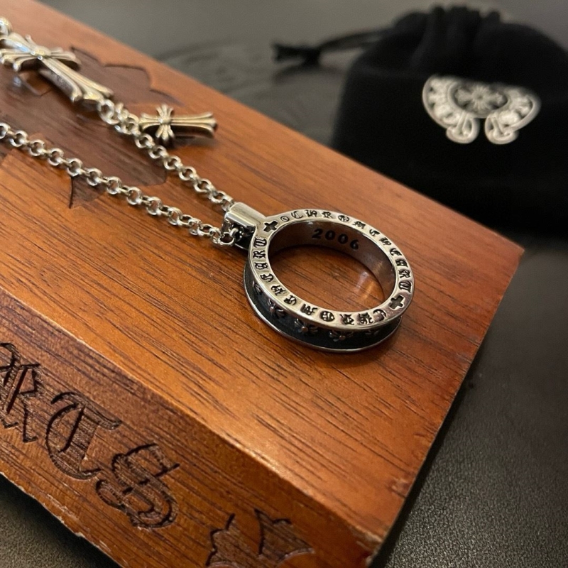 Ch*0me He**ts necklaces